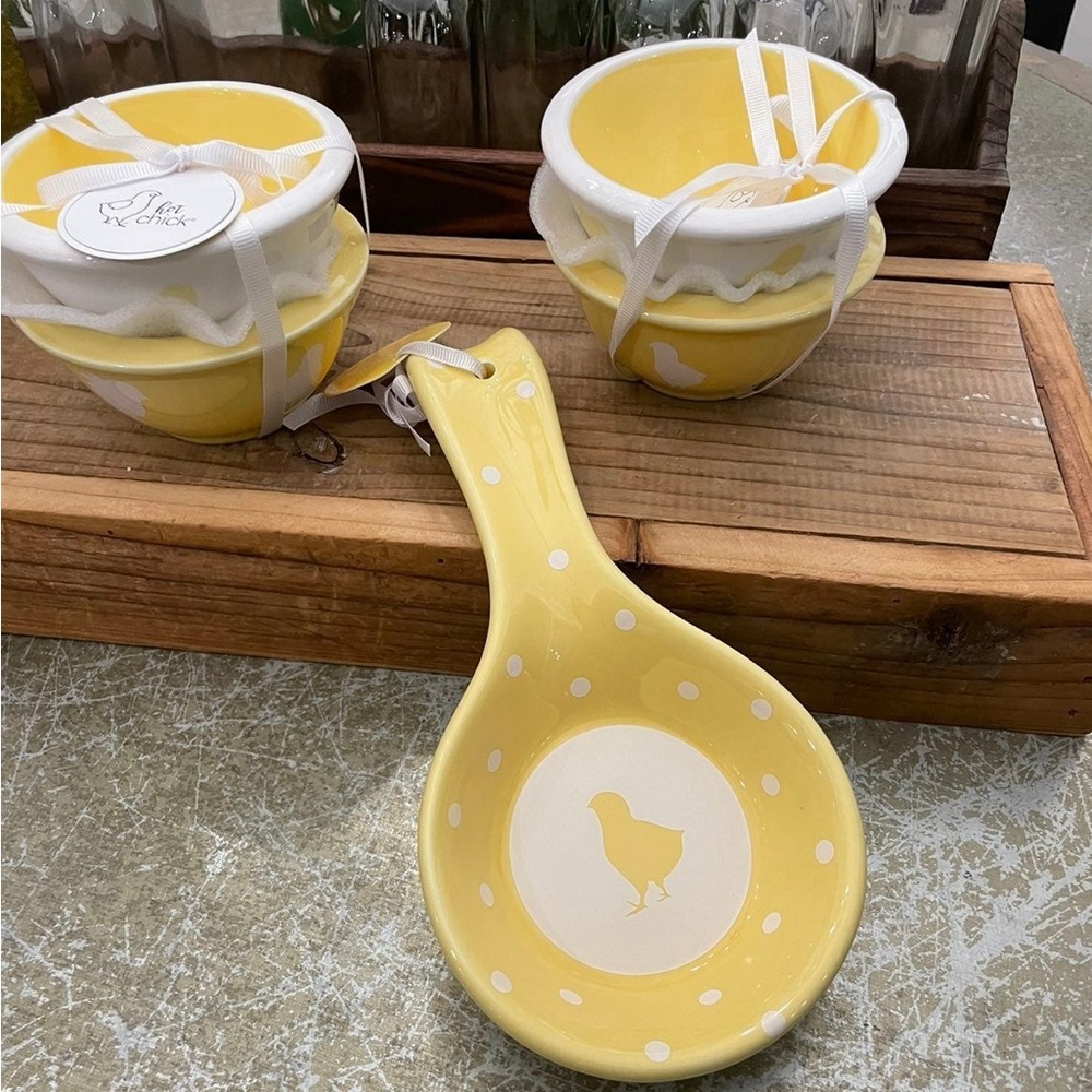 TERRAMOTO NEW EASTER "HOT CHICK" SMALL BOWLS/(SET OF 2.) & SPOON LADLE